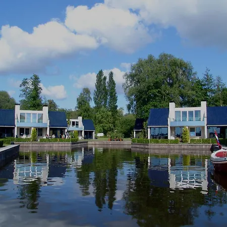 Villa Tasteful At The Loosdrechtse Plassen *